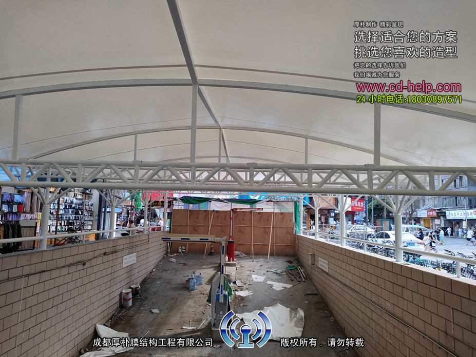 九龙广场通道膜结构工程照片6_成都膜结构案例