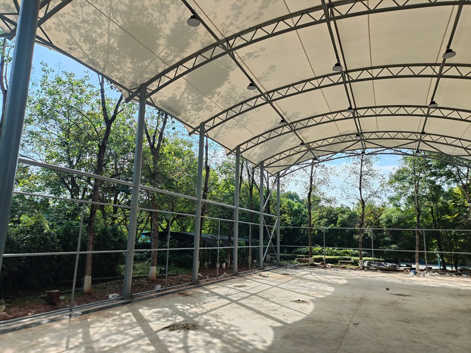 四川检察官学院球场膜结构工程照片2_成都膜结构案例