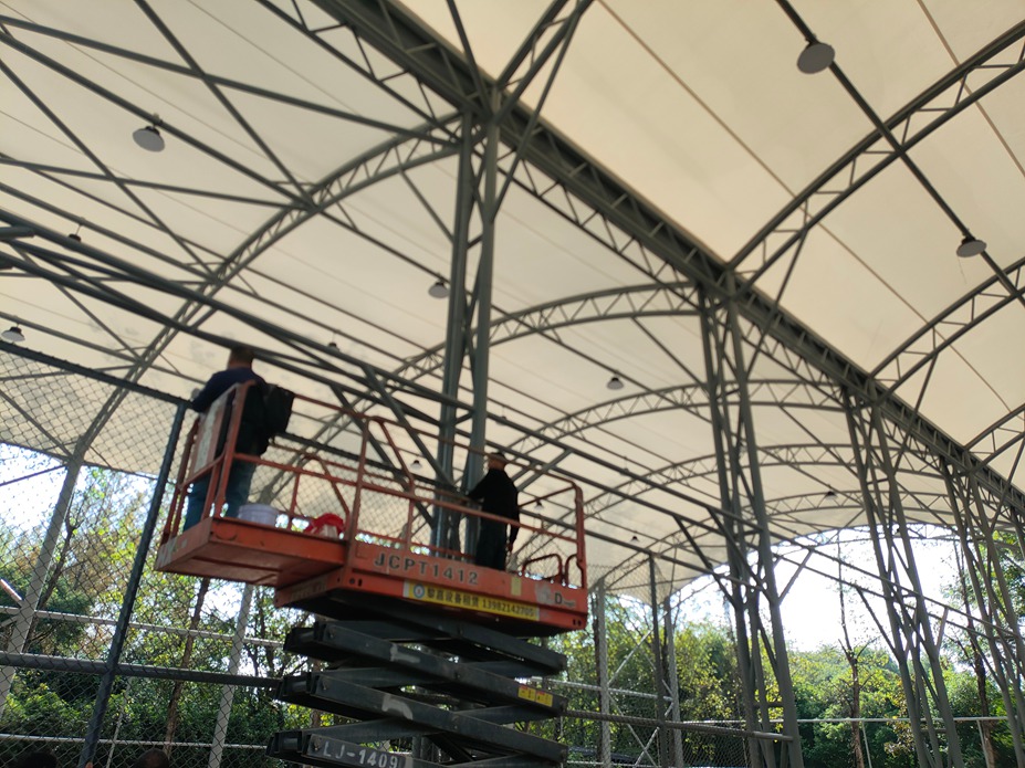 四川检察官学院球场膜结构工程照片7_成都膜结构案例