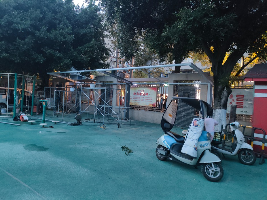 成都玉林小学电瓶车棚膜结构工程照片2_成都膜结构案例