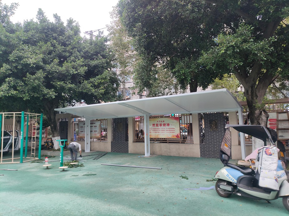 成都玉林小学电瓶车棚膜结构工程照片10_成都膜结构案例