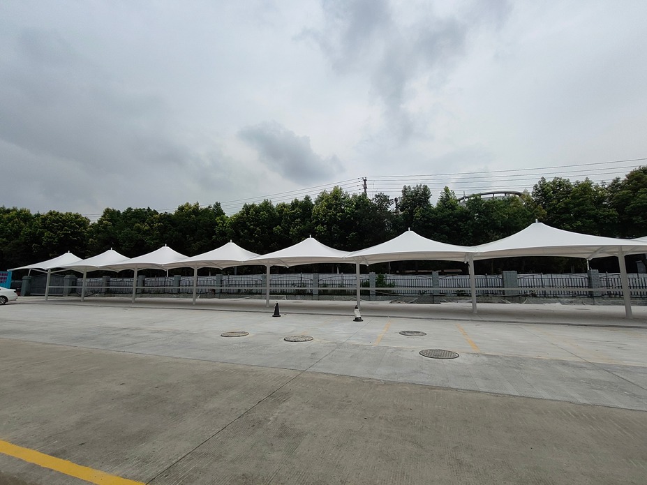 成都纵横科技园电瓶车棚膜结构工程照片7_成都膜结构案例