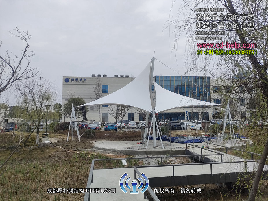 新都航空一路景观膜结构工程照片4_成都膜结构案例