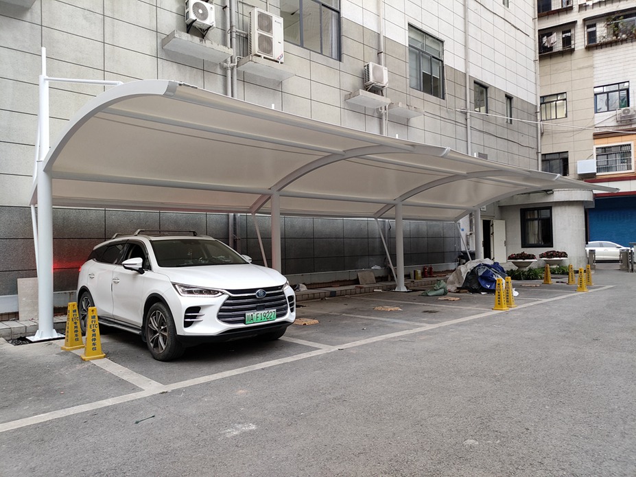 达州建行车棚膜结构实景图