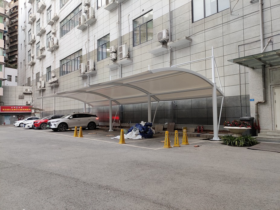 达州建行车棚膜结构工程照片3_成都膜结构案例
