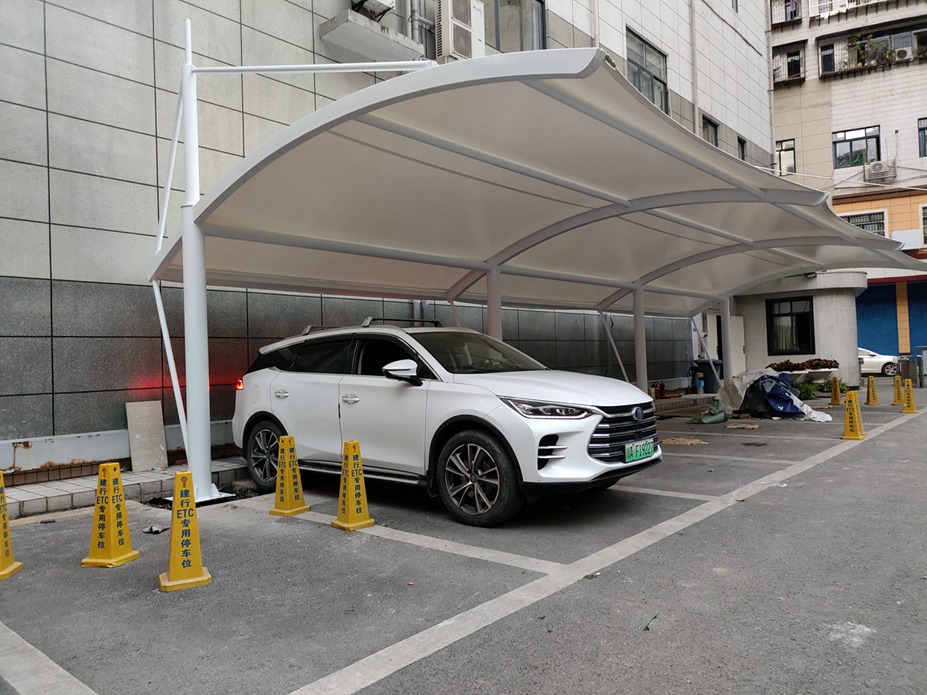 达州建行车棚膜结构工程照片5_成都膜结构案例