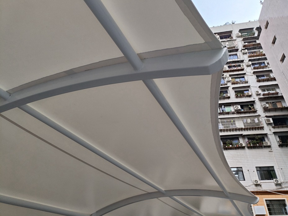 达州建行车棚膜结构工程照片7_成都膜结构案例