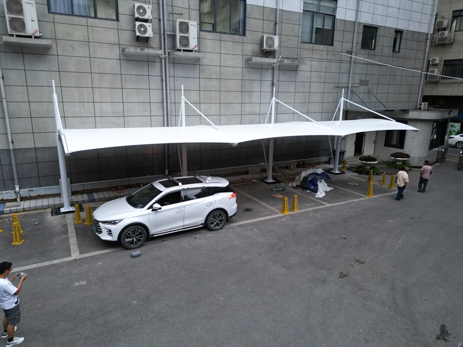达州建行车棚膜结构工程照片8_成都膜结构案例
