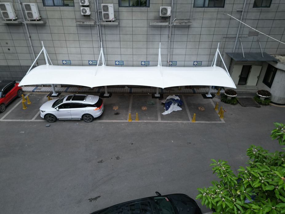 达州建行车棚膜结构工程照片11_成都膜结构案例
