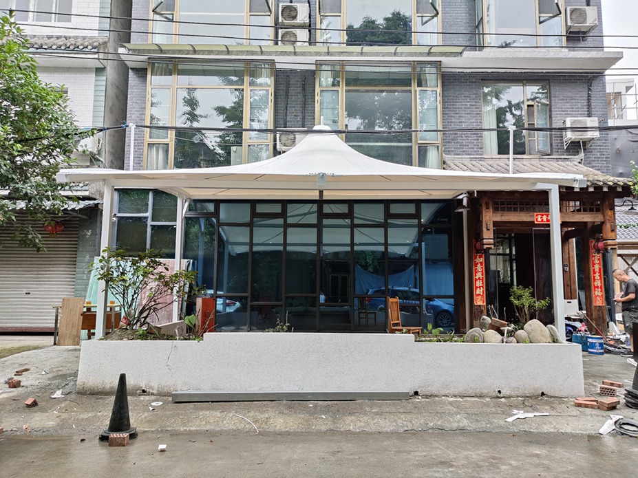 青城时光酒店遮阳膜结构工程照片6_成都膜结构案例